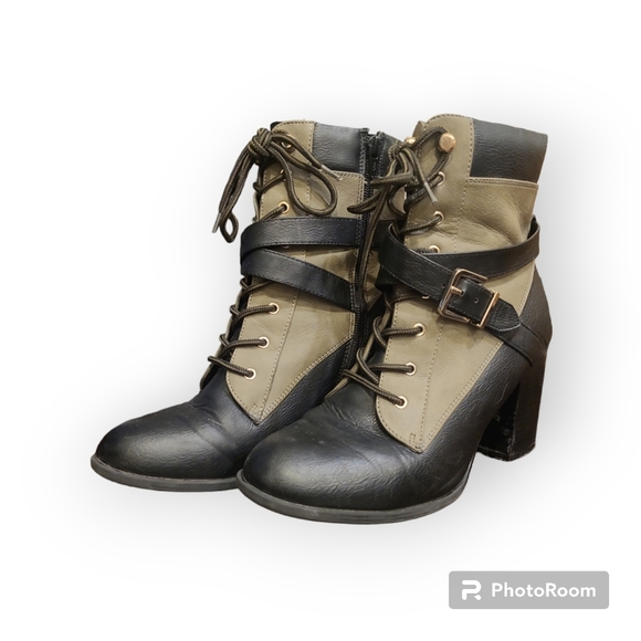 Boots with Buckle and Zip-Up  9.5 - Picture 8 of 9